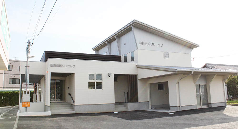 ①外観②受付③診療室