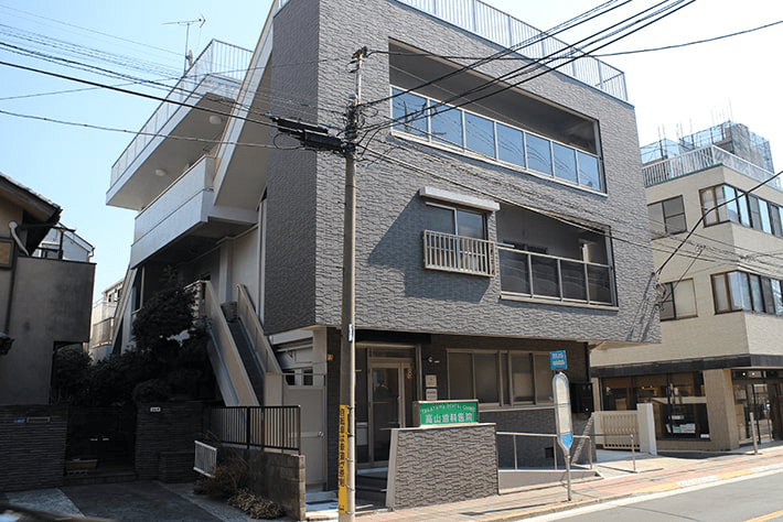 ①外観②受付③診療チェア