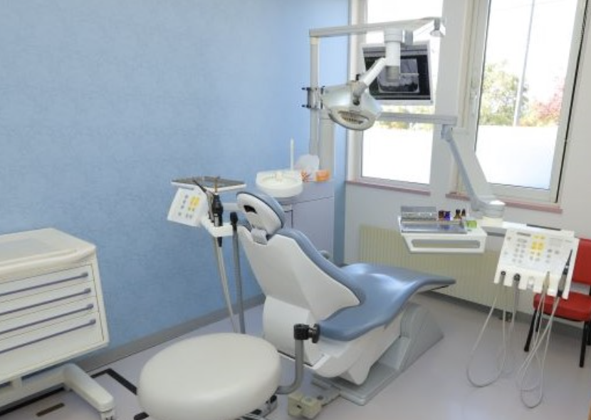 ①クリニック受付　②待合室　③カウンセリング室