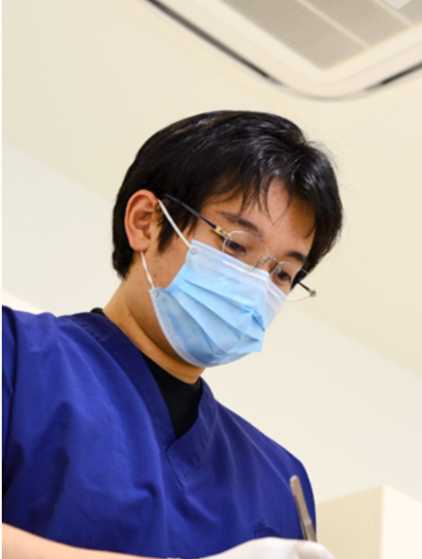 院長の新居 弘行