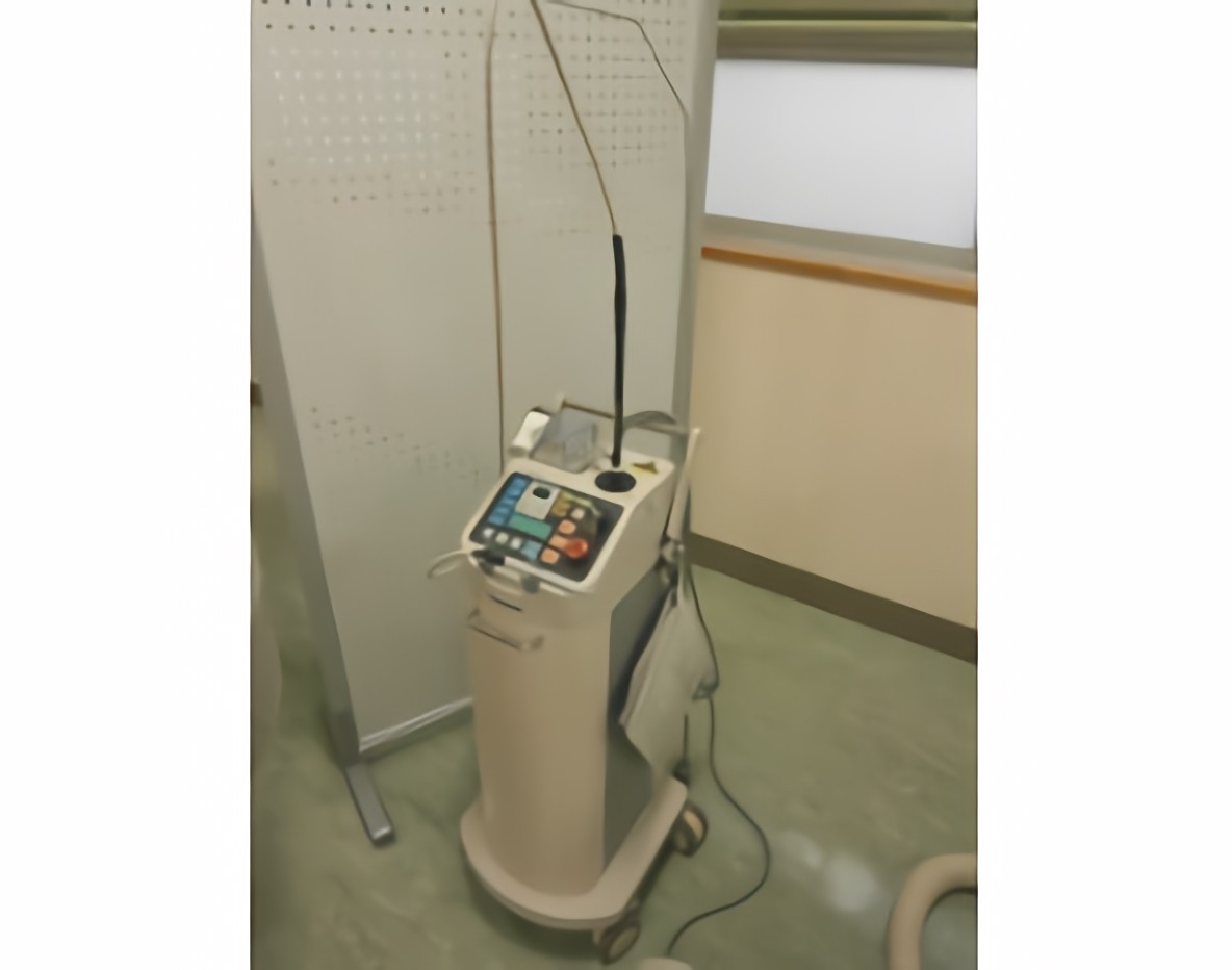 レーザー治療器を導入しています