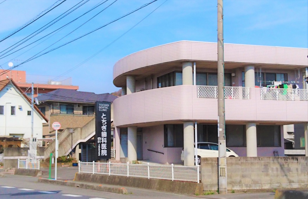 ①医院外観②待合室③デジタルレントゲン完備