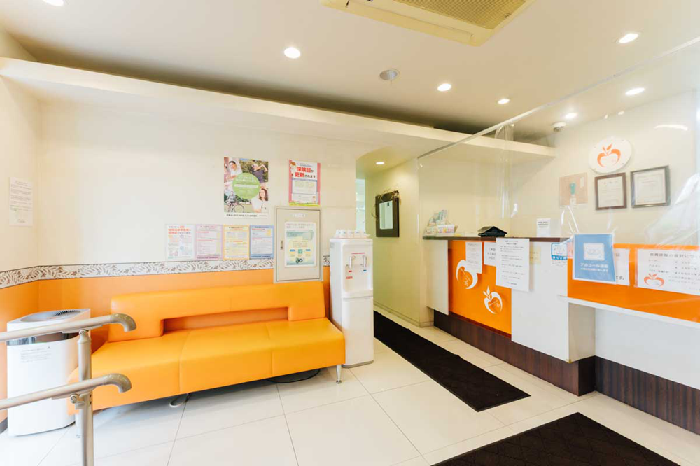 ①待合室②入口③診察風景