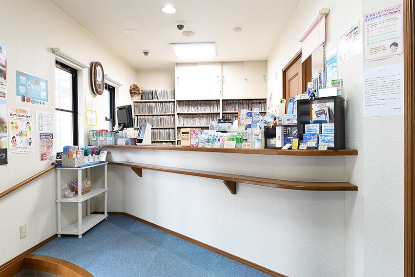 ①外観②受付③待合室