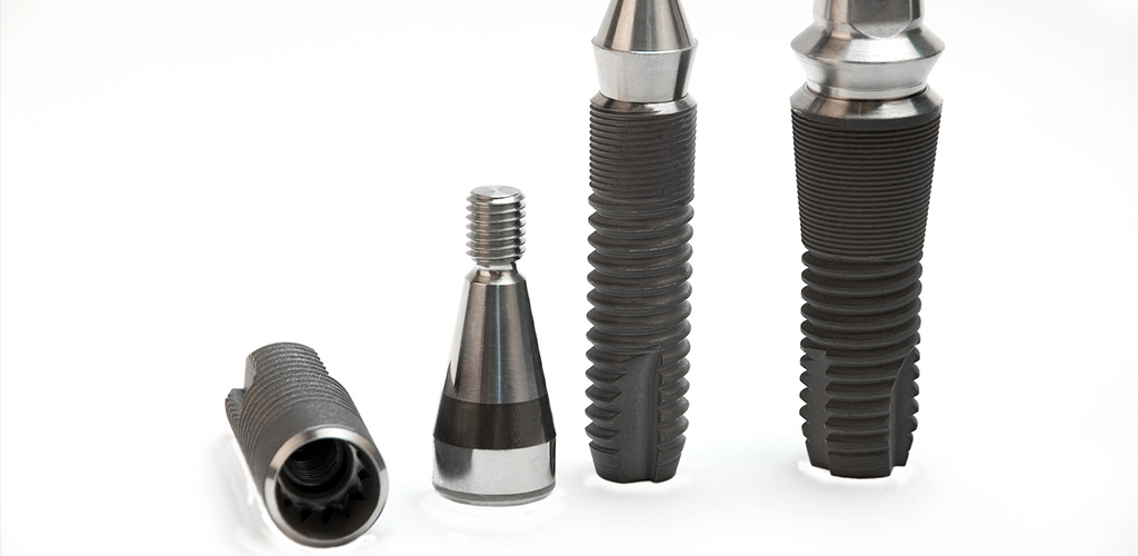 食事も会話も、インプラントで楽しめます