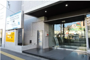 ①外観②受付③診療スペース