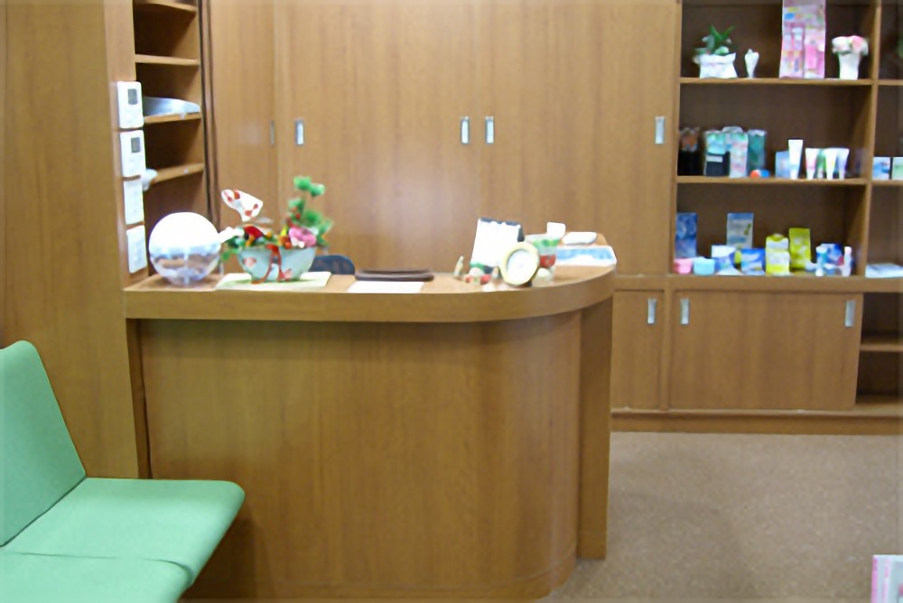 ①玄関②受付③待合室