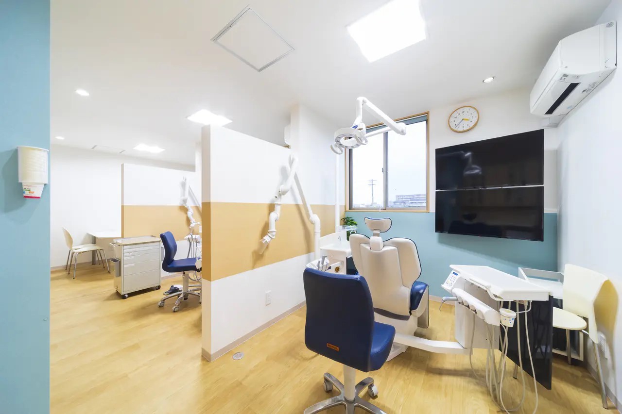 ①外観②受付③診療台