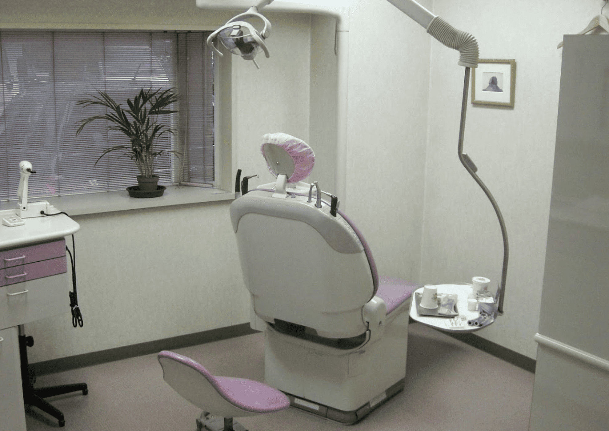 ①外観１②外観２③診療室