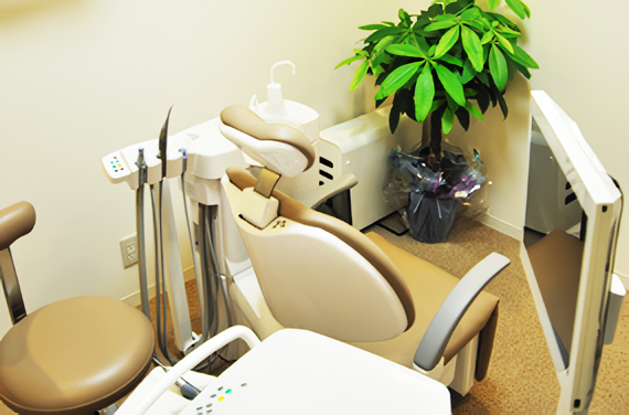 産業歯科医として、健診だけでなく報告業務のサポートも行います