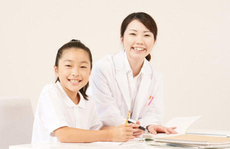 矯正治療に関する不安や疑問があれば、まずは無料相談を受けていただき、納得のいく形で治療を始めましょう。