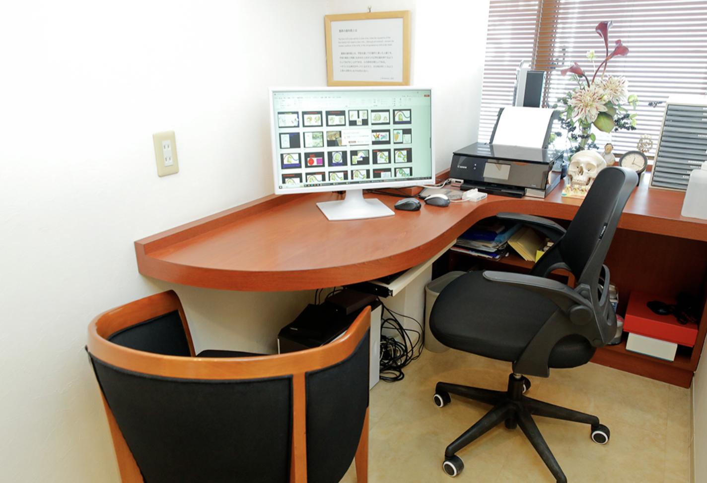 ①診察イメージ、②カウンセリングルーム、③待合室