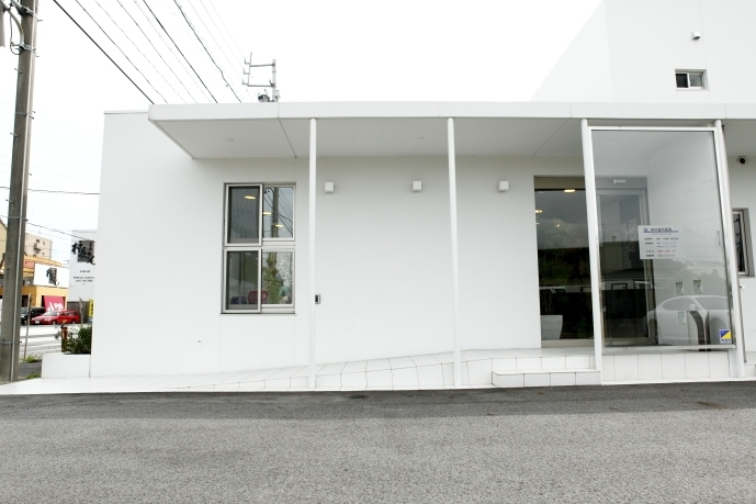 ①医院外観②診療台③待合室