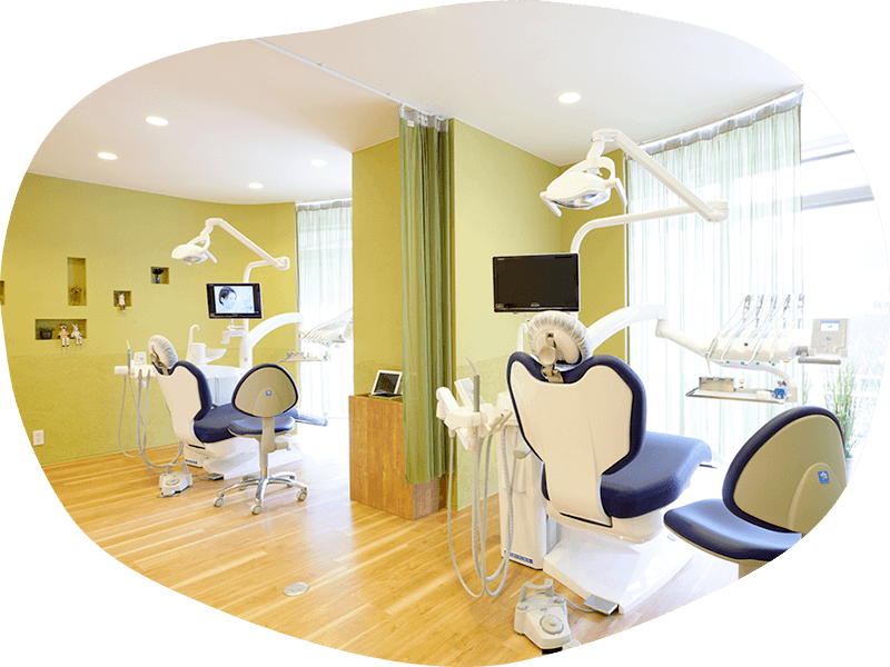 ①クリニック外観　②待合室　③診療室