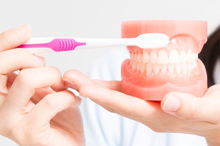 ご自身の歯で長く食事を楽しんでいただくために、発症前から取り組む予防歯科を重視しています。