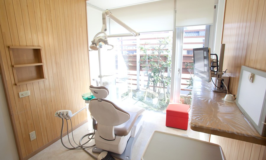 ①外観②受付③診療室