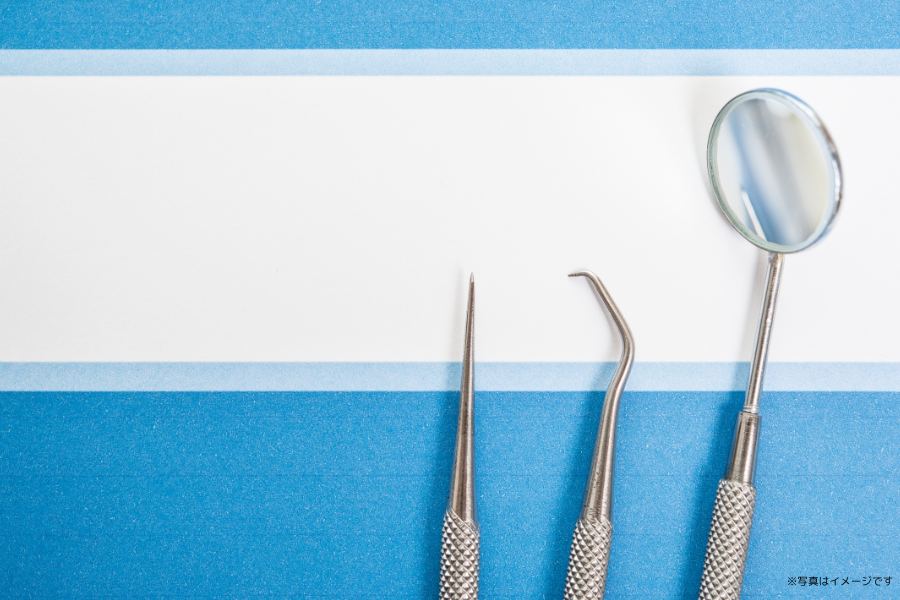 歯周ポケットの洗浄や歯石の除去を行い、細菌の繁殖を抑える環境を整えます