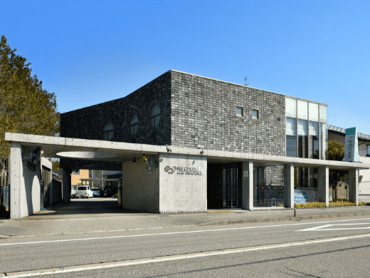 【JR七尾線中津幡駅 徒歩7分】昼休みも診療に対応し最適な治療法を提案する沖野歯科医院