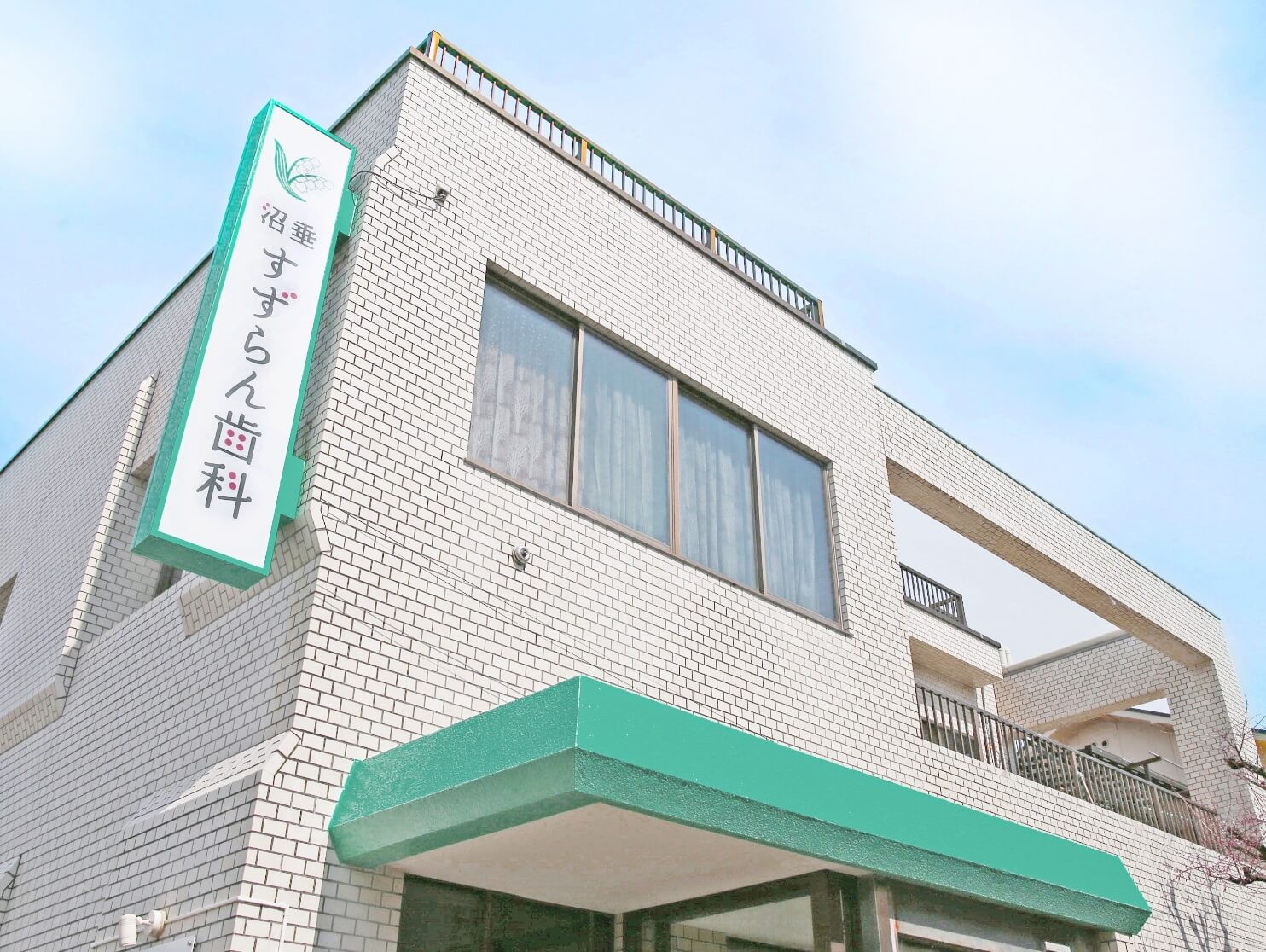 ①外観②受付③待合室