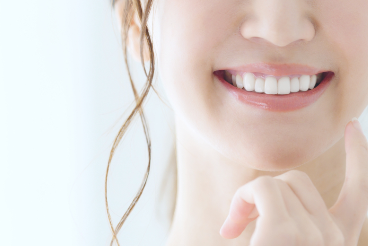 笑顔を引き立てるオーダーメイドのセラミック修復