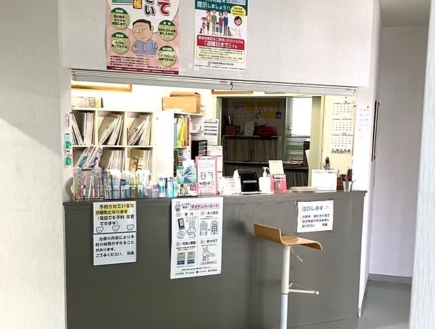 ①外観②受付③待合室
