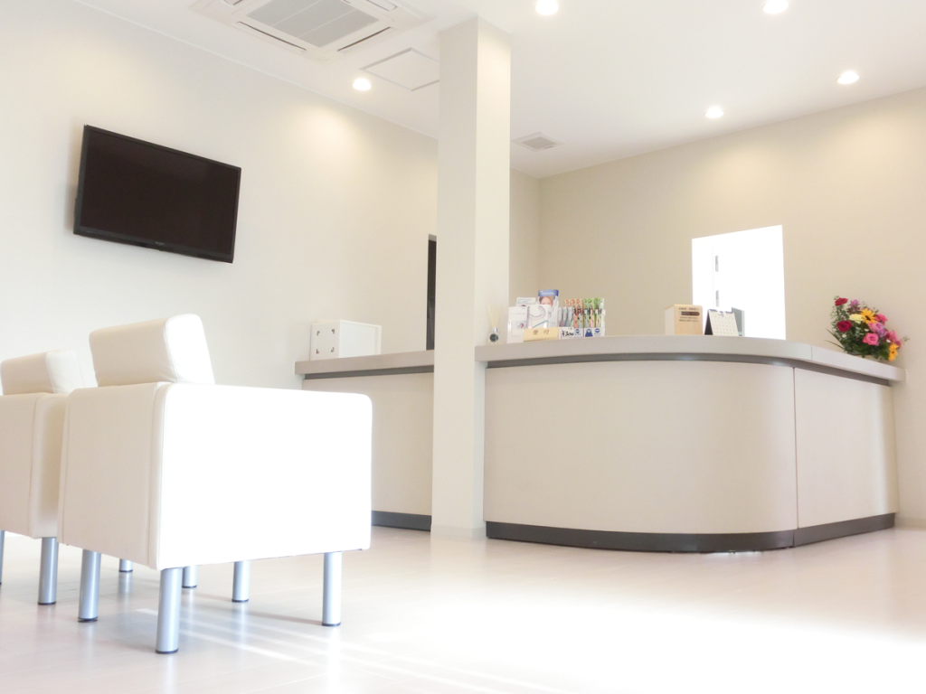 【八街駅 徒歩8分】訪問診療にも対応し幅広い診療を提供する八街歯科クリニック