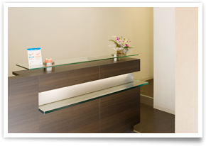 ①受付②待合室③診療室