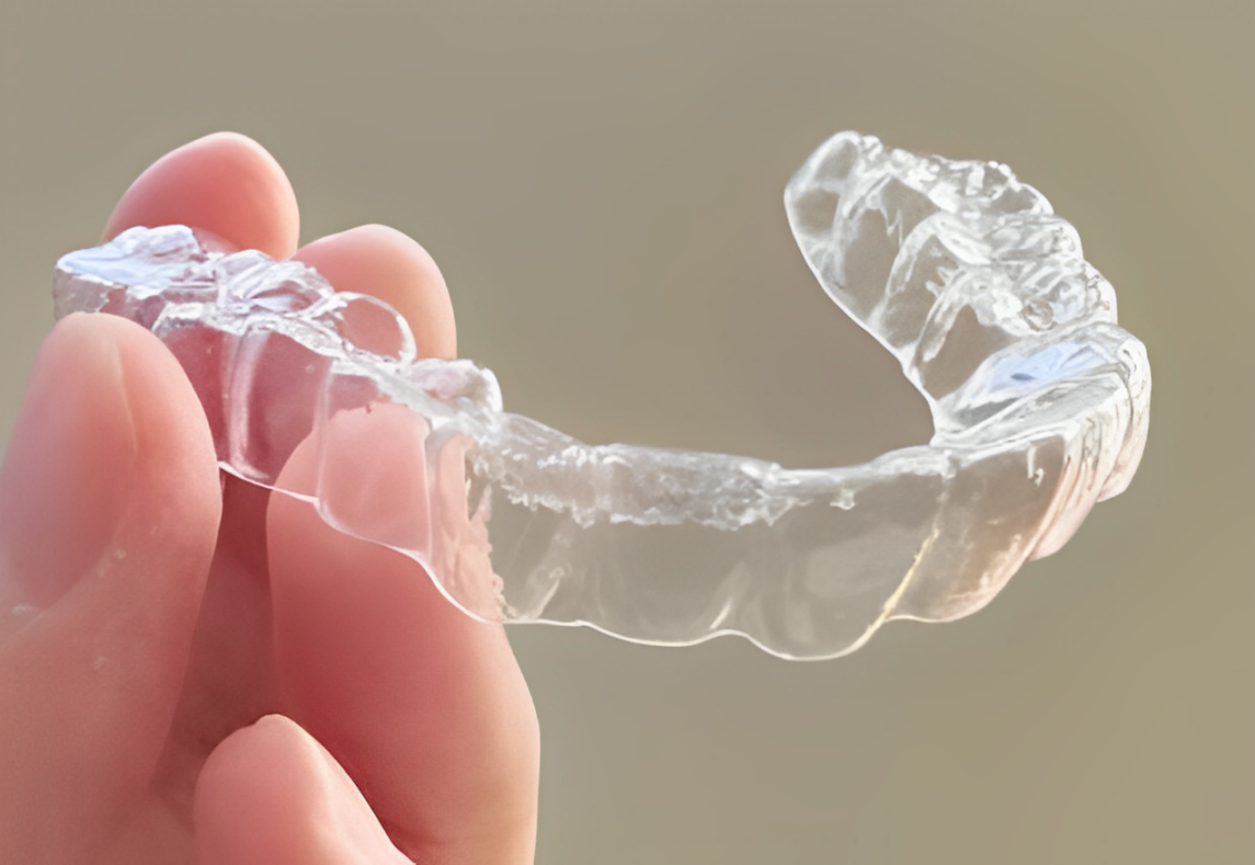 口内が清潔で健康な状態になるよう衛生士が歯石除去やブラッシング指導を行います