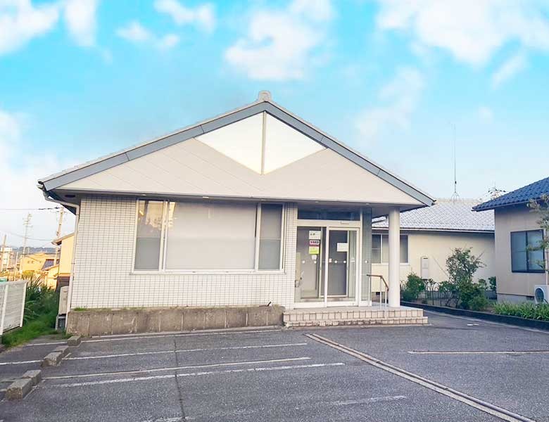 ①外観②受付③診療室