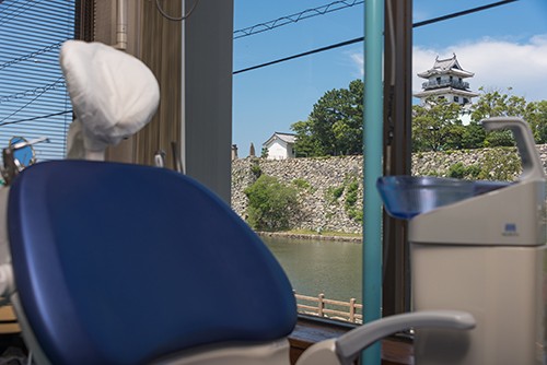 診療室と今治城