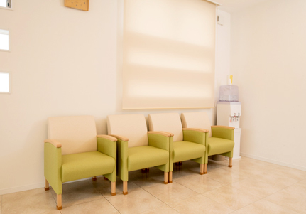 【西鉄天神大牟田線三潴駅から徒歩1分】【夜19：30まで診療】皆様のライフスタイルに合わせたオーダーメイドの治療を提供するうちだ歯科クリニック