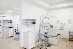 ①外観②待合室③診察室