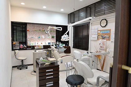 お口の健康管理の基盤と位置づけ、予防や定期管理と連携しながら総合的な口腔ケアを提供しています。