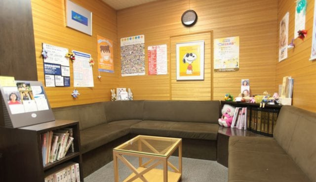 【守口駅より徒歩10分】日本矯正歯科学会認定医による痛みに配慮した矯正治療「岡本矯正歯科」