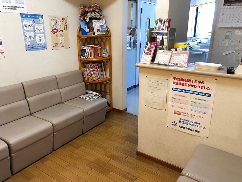 医院外観と院内の様子