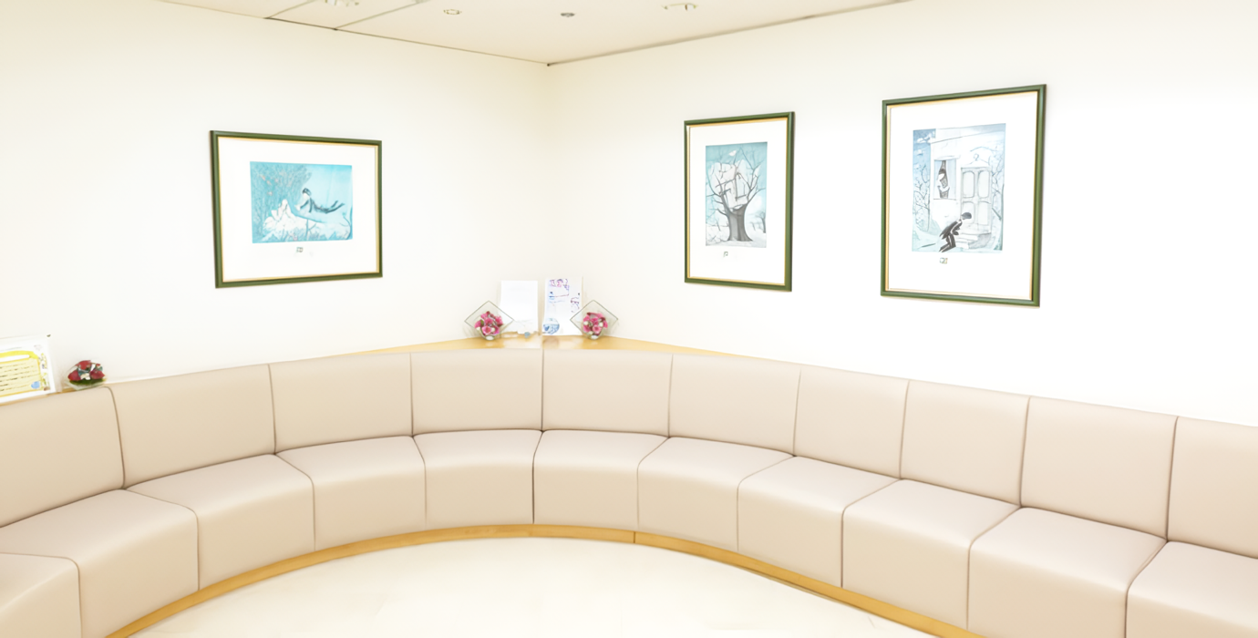 ①カウンセリング風景②待合室③診療スペース