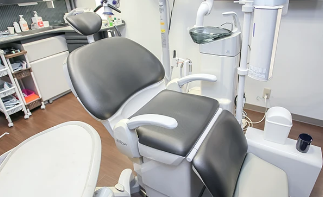 ①外観②診療チェア③診療室