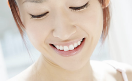 白い歯で笑顔が輝きます