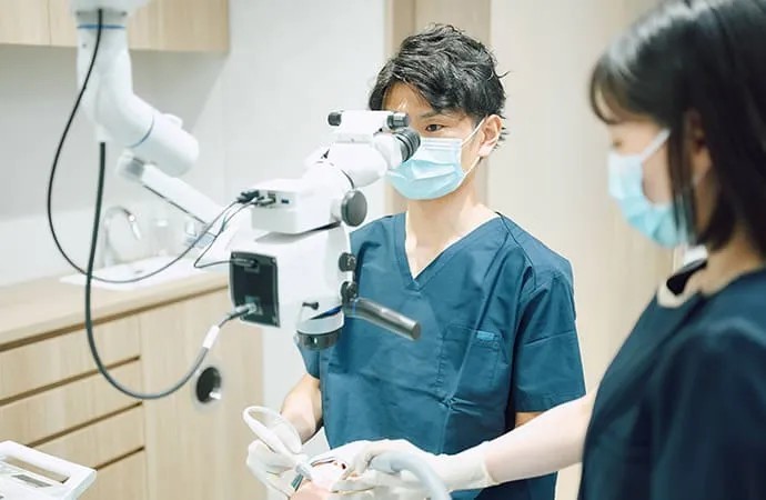 見た目の美しさだけでなく、むし歯の再発を防ぎ、長く快適に使えることを大切にしています。