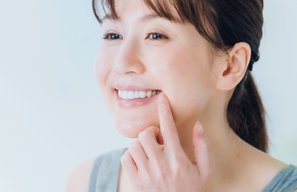 最新のセラミック素材とホワイトニングで自然な白い歯を実現