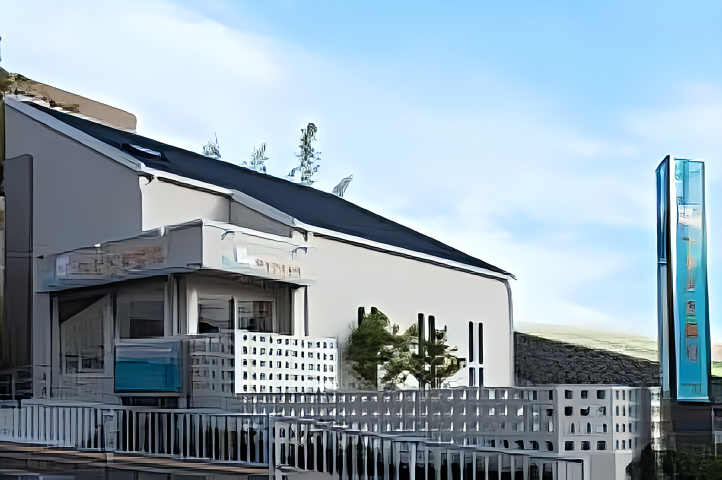 ①外観②キッズルーム③診療室