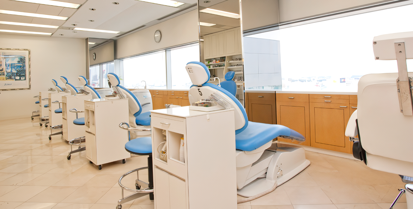 ①カウンセリング風景②待合室③診療スペース