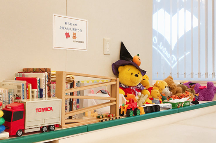 ①笑顔溢れるスタッフが対応いたします②受付③託児スペース