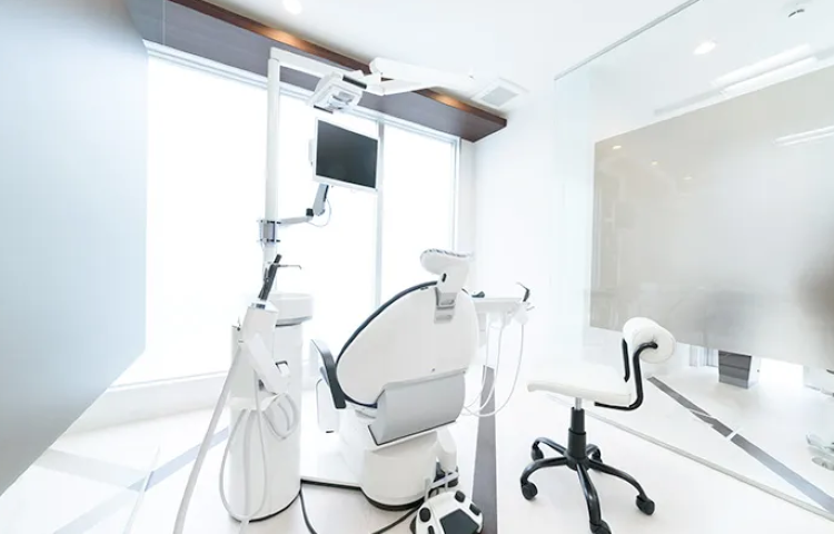 ①外観 ②受付 ③診療室