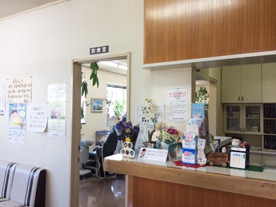 ①受付②待合室③外観