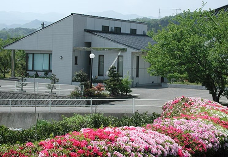 【駐車場完備・完全予約制】四季の彩りに包まれる八木歯科医院の安心診療