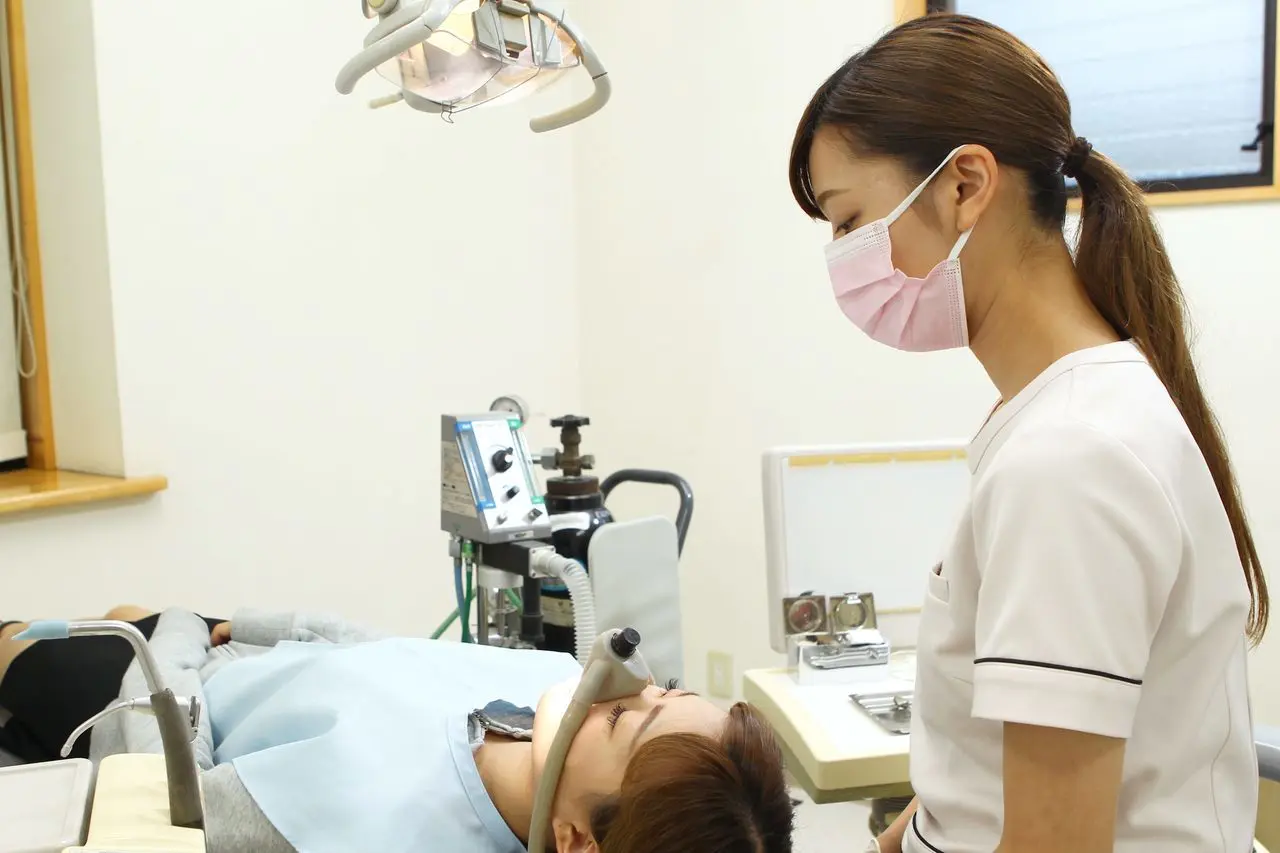 30年以上の経験を持つ歯科医師が丁寧に噛み合わせを調整