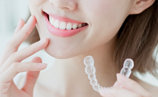 専門医の監修と最新技術で快適かつ効果的な矯正治療を提供