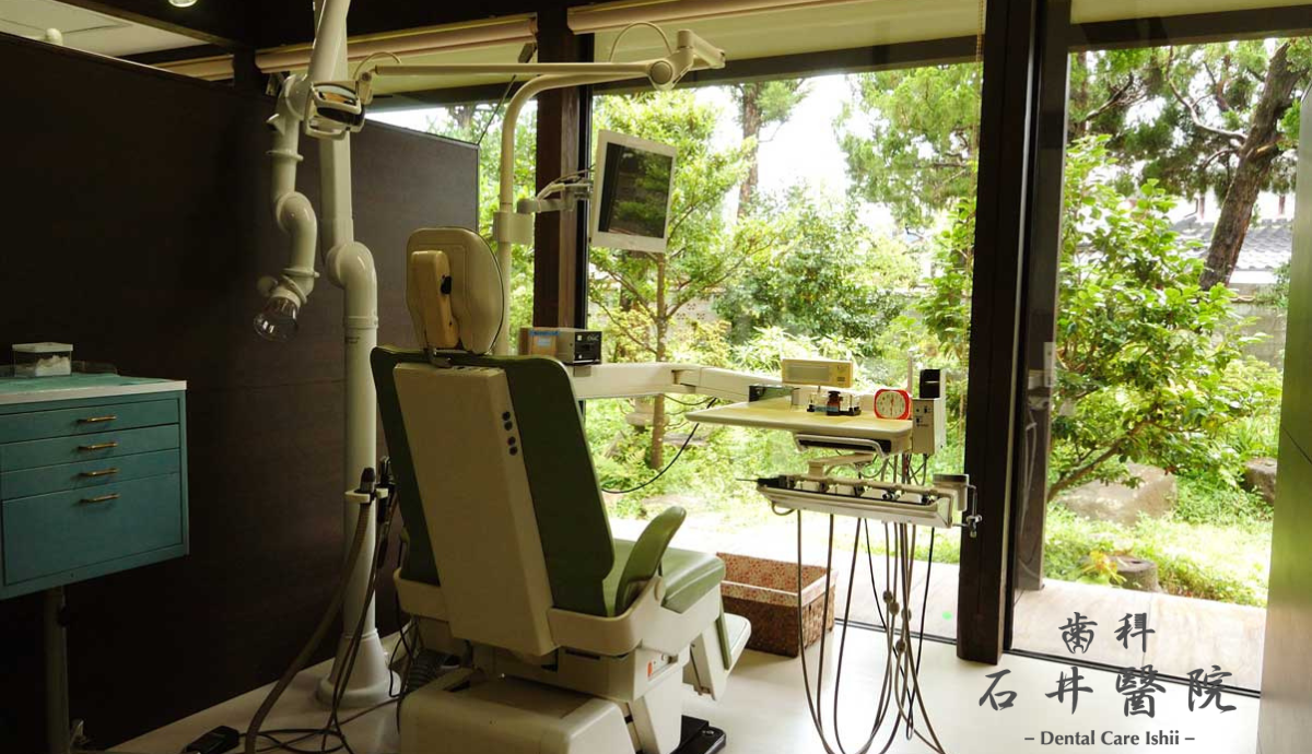 庭園を眺めながらの診察