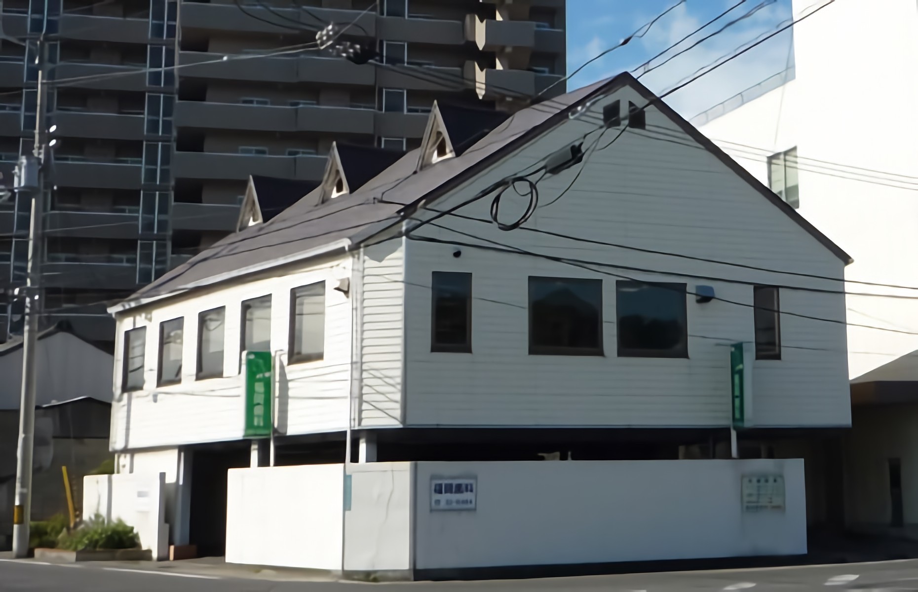 ①医院外観②待合室③診療室